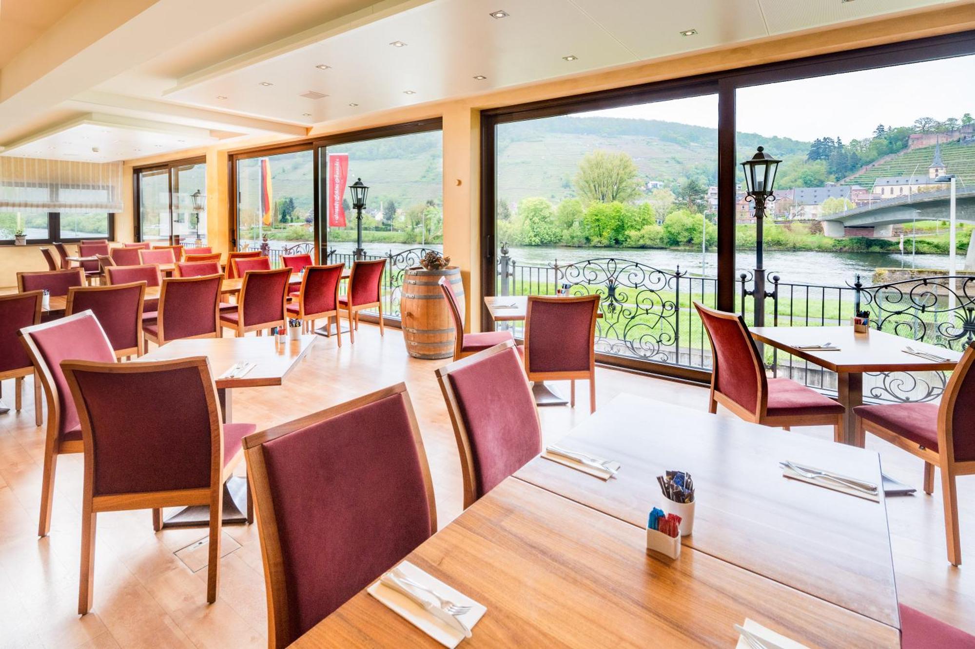 Hotel Straubs Schoene Aussicht Клингенберг-ам-Майн Экстерьер фото