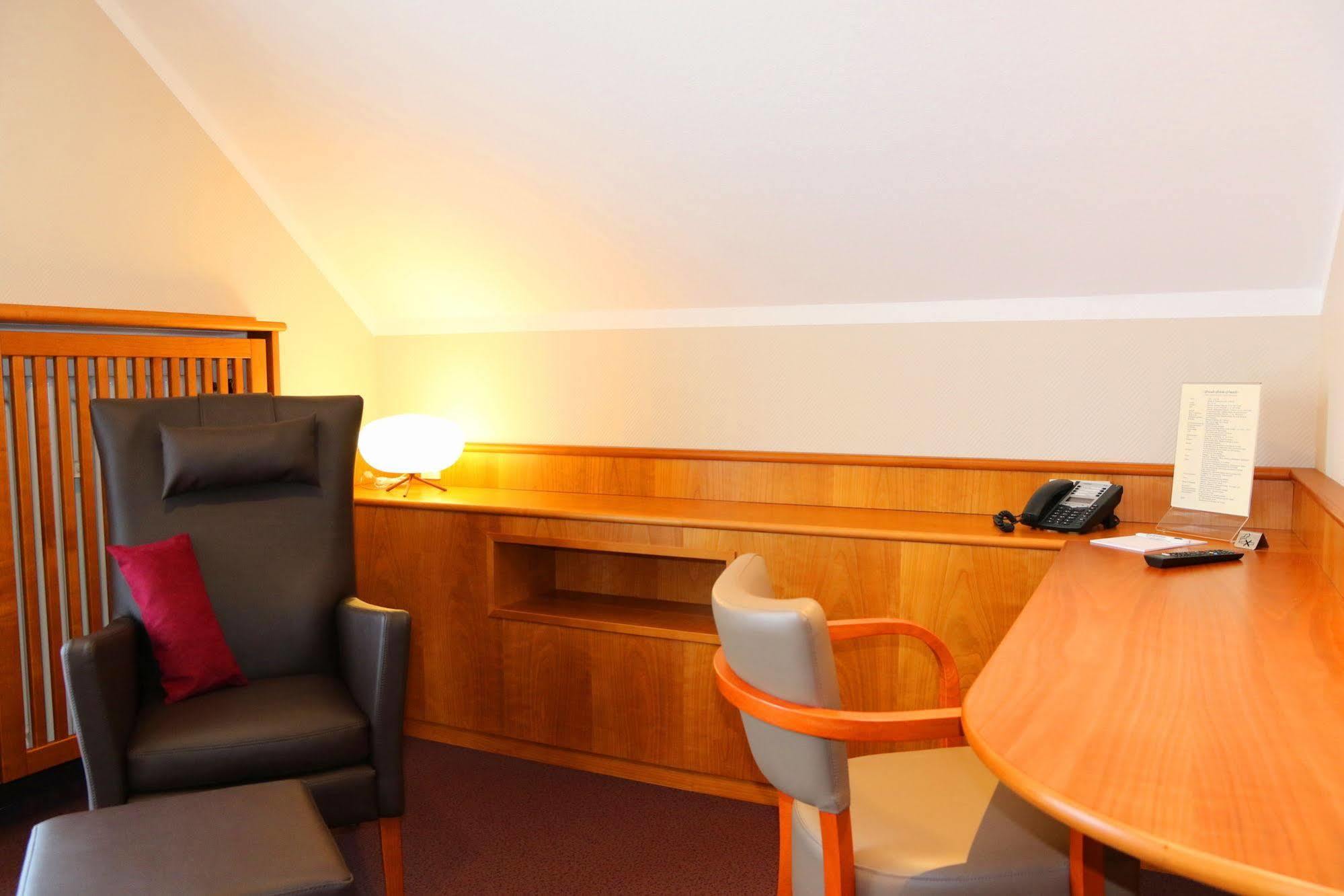 Hotel Straubs Schoene Aussicht Клингенберг-ам-Майн Экстерьер фото